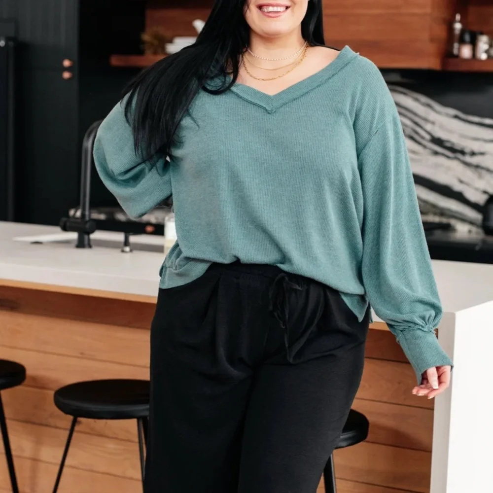 Like Love HAZEL BLUES DOESN'T COMPARE V-NECK TOP Women’s Sweater long sleeve 1XL - Picture 2 of 12